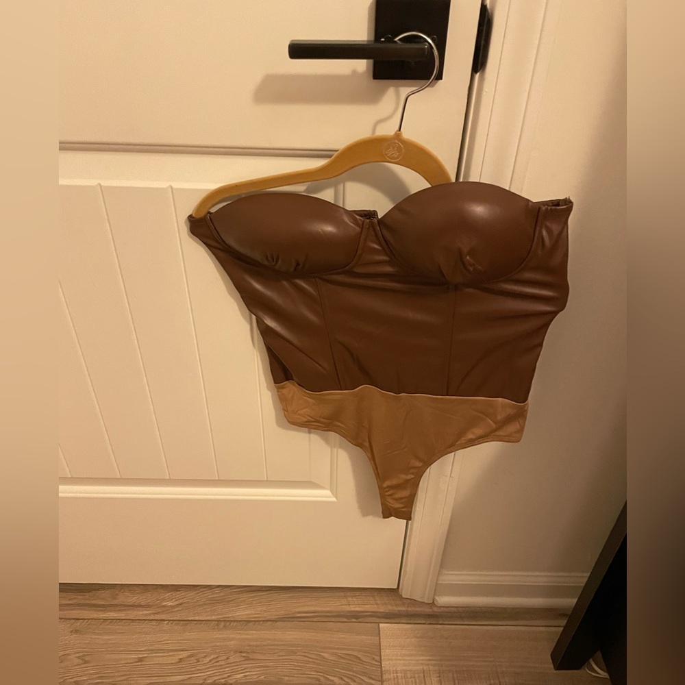 NWT Jluxlabel Coco Xenia Faux Leather Bodysuit - M, Brown, Strapless